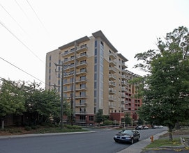 Royal Court Condos in Charlotte, NC - Building Photo - Building Photo