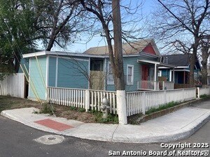 112 Oelkers St in San Antonio, TX - Building Photo - Building Photo