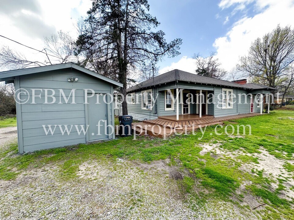 3701 Emhouse Rd in Corsicana, TX - Building Photo