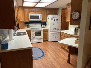 1408 Kentfield Way, Unit #2 in Goshen, IN - Foto de edificio - Building Photo