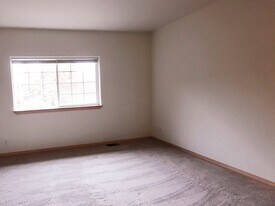 860 SE Sentry Dr in College Place, WA - Building Photo