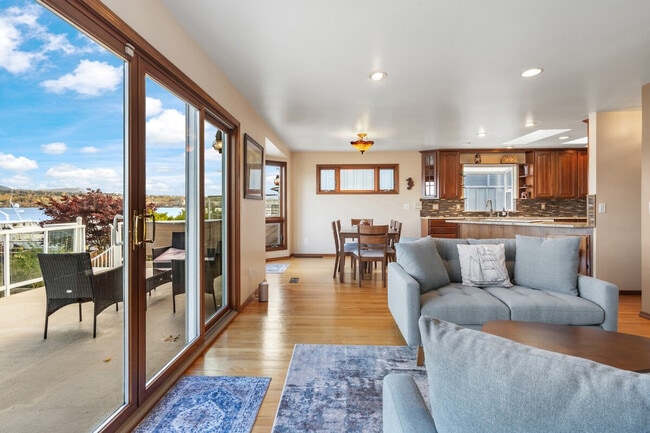 10507 Rainier Ave S in Seattle, WA - Building Photo - Building Photo