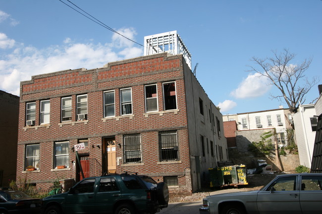 723 E New York Ave in Brooklyn, NY - Building Photo - Building Photo