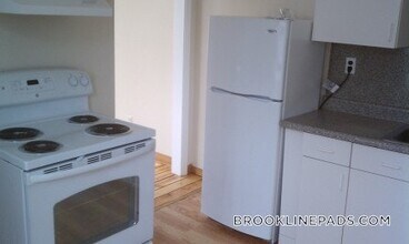 14 Leverett St in Brookline, MA - Building Photo - Building Photo