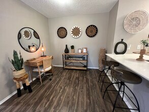 Walnut Creek Apartments in Arlington, TX - Foto de edificio - Building Photo