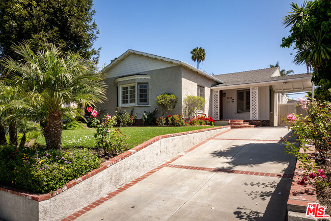 2342 Parnell Ave in Los Angeles, CA - Foto de edificio - Building Photo