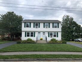 4 Oakwood Dr, Unit Duplex in Saco, ME - Building Photo