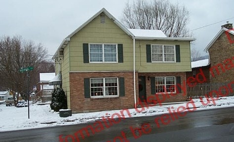 1211 National Pike, Unit Upstairs