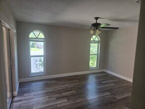 8300 NW 35th St in Coral Springs, FL - Foto de edificio - Building Photo