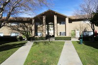 Racquet Club Apartments photo'