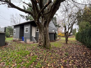 9848-9850-9850 N Willamette Blvd in Portland, OR - Building Photo - Building Photo