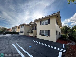 3880 Woodside Dr in Coral Springs, FL - Foto de edificio - Building Photo