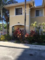 2098 NE 167th St in North Miami Beach, FL - Building Photo
