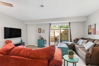 1108 S Barnett Shoals Rd in Athens, GA - Building Photo - Building Photo