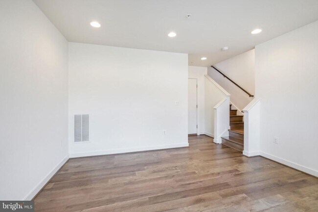 16560 Crabbs Branch Way