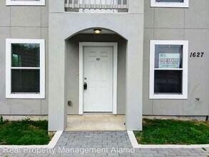 1627 N Navidad St in San Antonio, TX - Building Photo - Building Photo