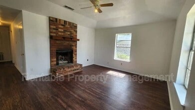 109 Arrowhead St in Fort Worth, TX - Building Photo - Building Photo