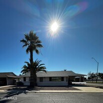 10643 W Snead Dr in Sun City, AZ - Building Photo