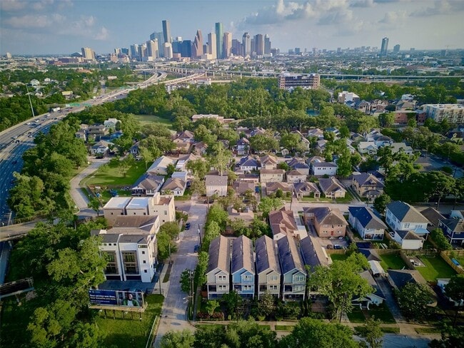 228 E Woodland St in Houston, TX - Building Photo - Building Photo
