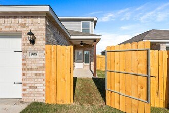 113 Magnolia Blvd in Hutchins, TX - Building Photo - Building Photo