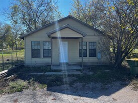 102 E Carrie Manor St in Manor, TX - Building Photo
