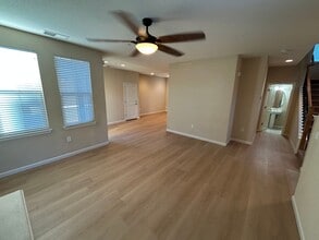 371 Cortona Way in Brentwood, CA - Building Photo - Building Photo