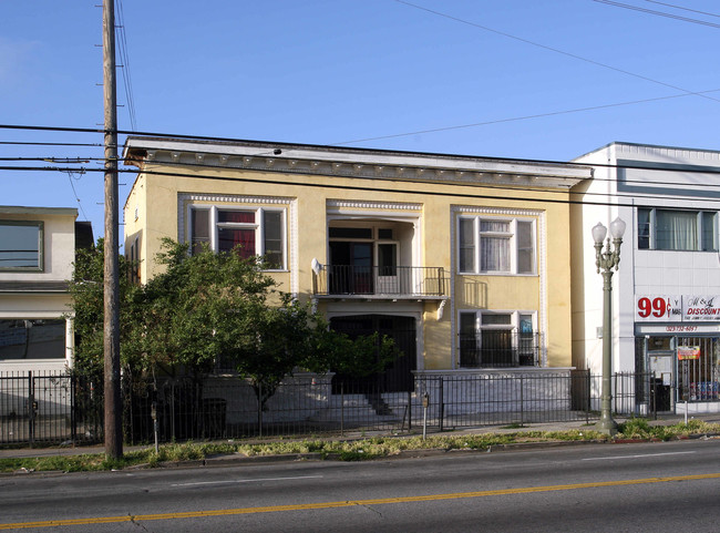 2842 W Pico Blvd in Los Angeles, CA - Building Photo - Building Photo