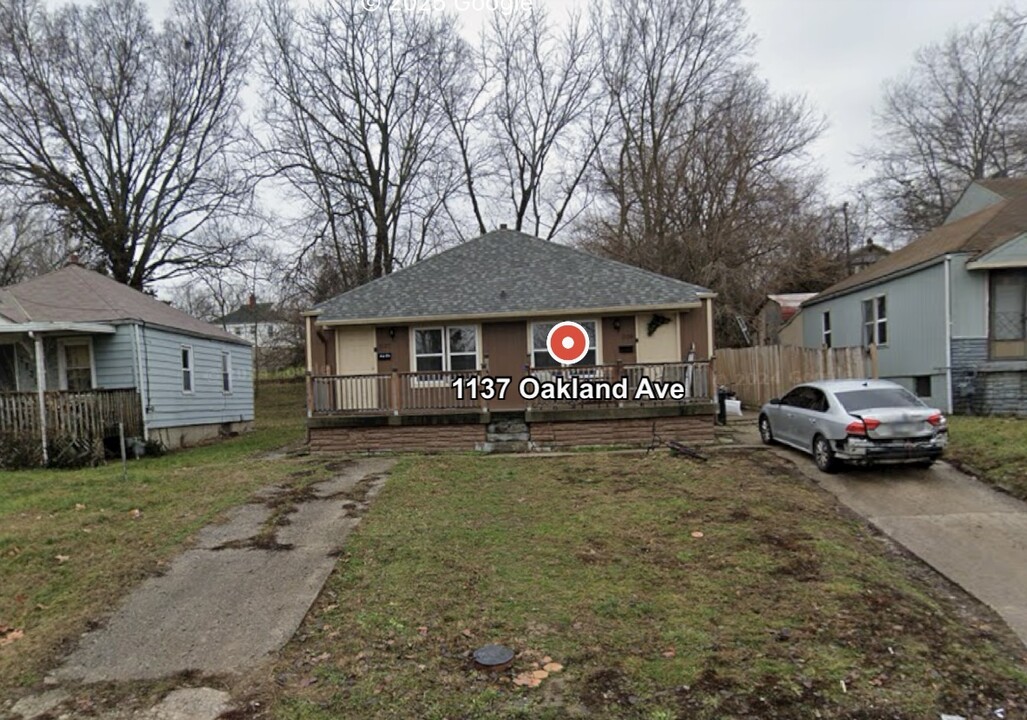 1137 Oakland Ave in Kansas City, KS - Foto de edificio