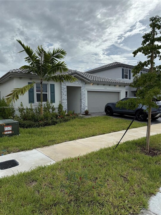 833 SE 26th Rd in Homestead, FL - Building Photo