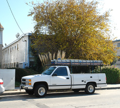 5110 Bakman Ave in North Hollywood, CA - Building Photo - Building Photo