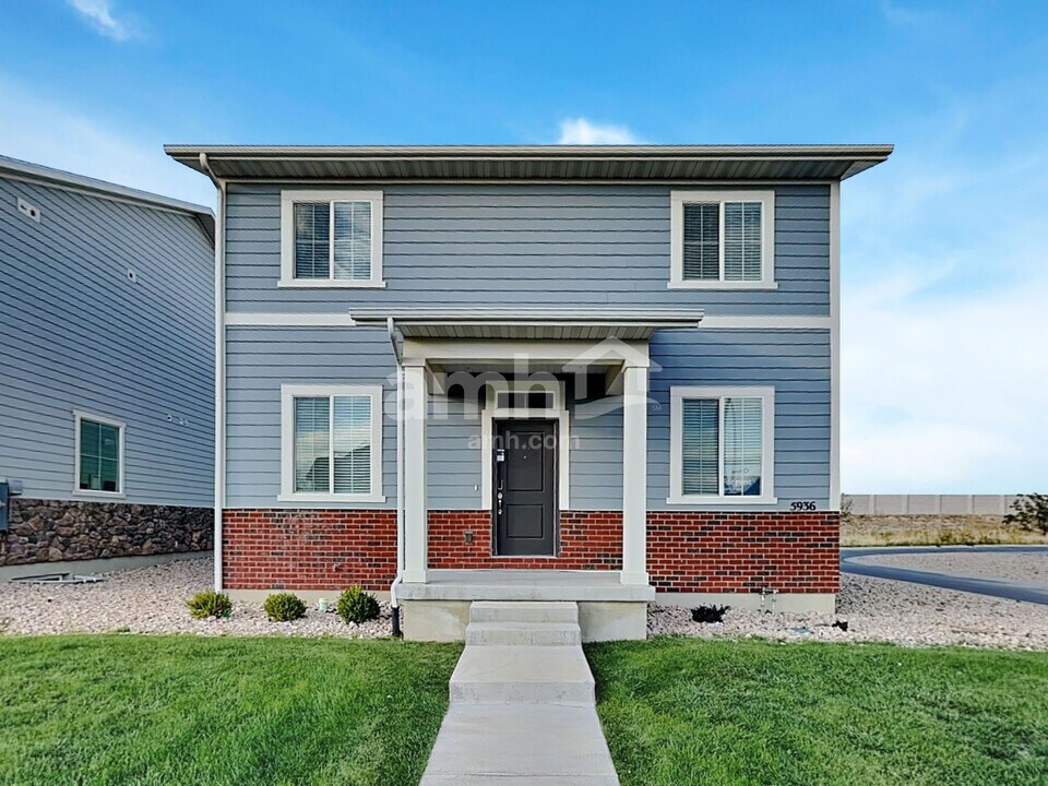 5936 Verdigris Dr in West Jordan, UT - Foto de edificio