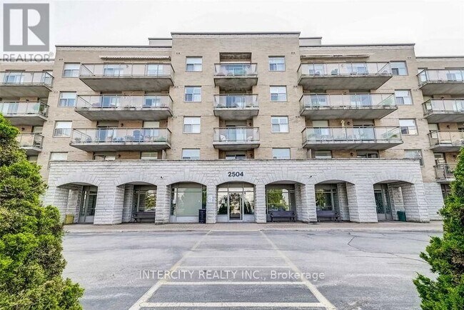 2504 Rutherford Rd in Vaughan, ON - Building Photo - Building Photo