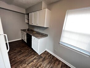 4405 Landside Dr in Louisville, KY - Building Photo - Building Photo