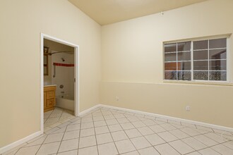 150 Caldecott Ln in Oakland, CA - Building Photo - Building Photo