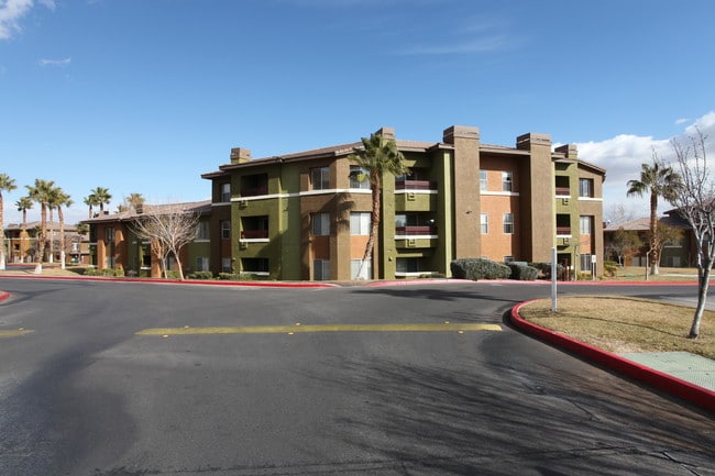 Falling Water Apartments in Las Vegas, NV - Building Photo - Building Photo