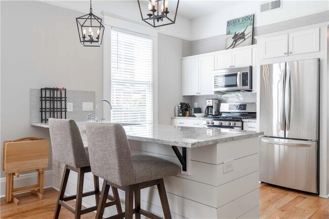 property at 826 Ponce De Leon Pl NE