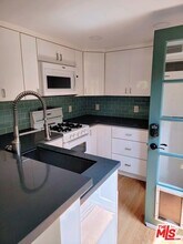 315 N Venice Blvd-Unit -2 in Los Angeles, CA - Building Photo - Building Photo