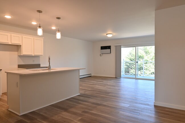 Auburn Meadows in Auburndale, WI - Foto de edificio - Building Photo