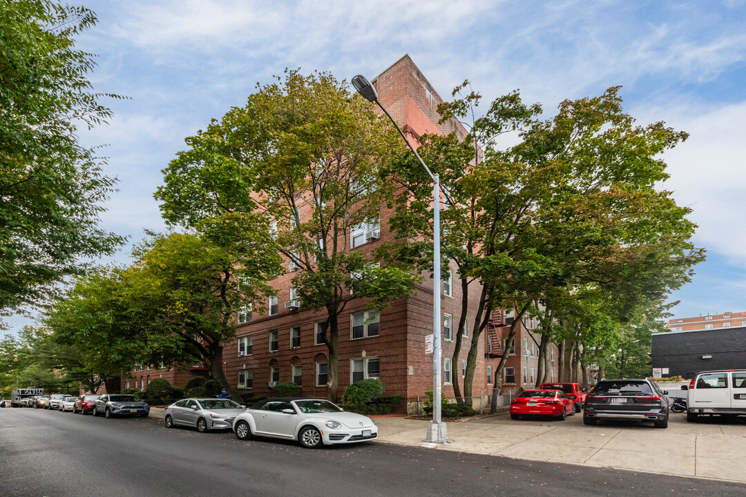 Stanwix Apartment COOP in Forest Hills, NY - Building Photo