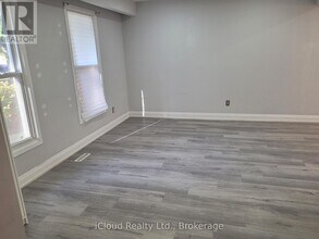 8087 Aintree Dr in Niagara Falls, ON - Building Photo - Building Photo