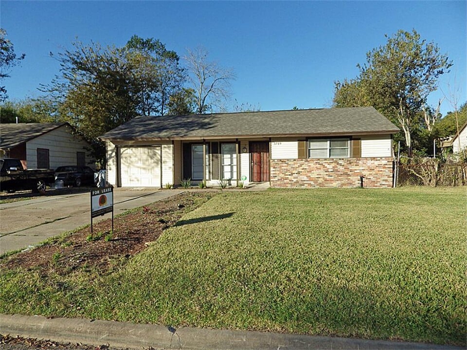 5719 Ricky St in Houston, TX - Building Photo
