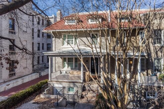 2312 Ashmead Pl NW in Washington, DC - Foto de edificio - Building Photo