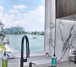 4710 Pine Tree Dr in Miami Beach, FL - Building Photo - Building Photo