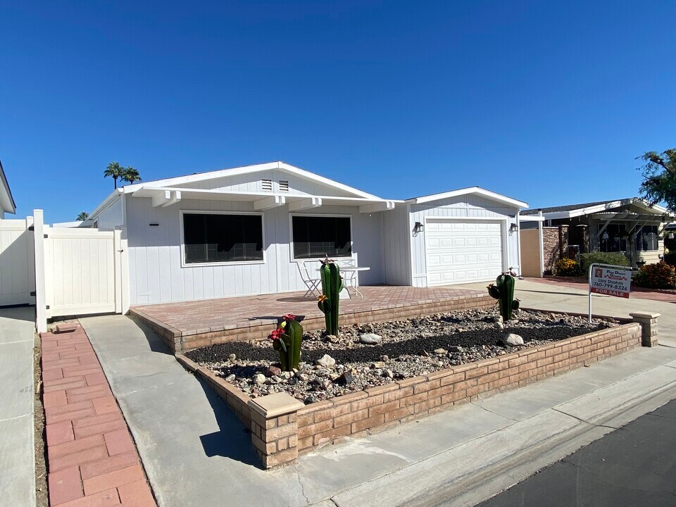 73240 Adobe Springs Dr in Palm Desert, CA - Building Photo