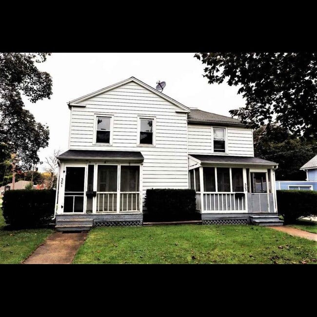 property at 301 E Pottawatamie St