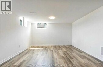 23 Holder Dr in Brantford, ON - Building Photo - Building Photo