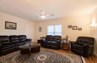 94 Thelma Ave, Unit 2 in Somerset, MA - Building Photo - Building Photo