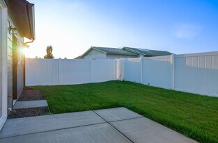 7873 N Mocha Lp in Coeur d'Alene, ID - Building Photo