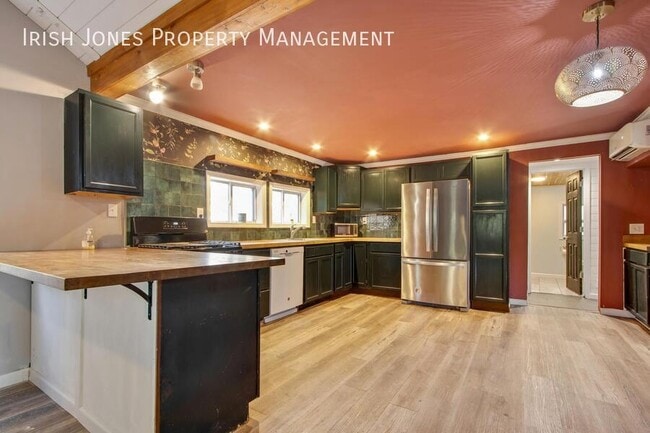 5875 Lakeview Terrace in Lakeview, NY - Foto de edificio - Building Photo