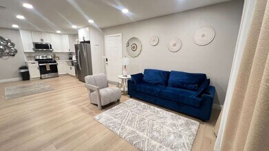 321 W Park Ave in El Cajon, CA - Building Photo - Building Photo